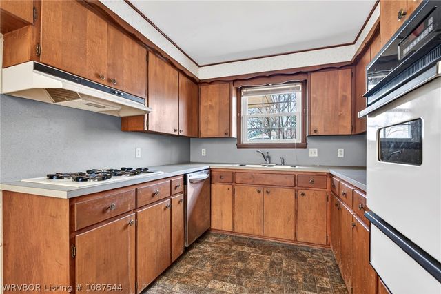 2015 S Q Street, Fort Smith, AR 72901