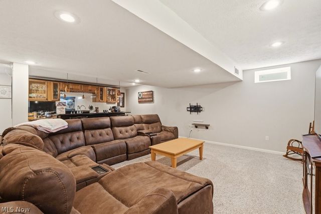 1223 Tinkers Green Drive, Streetsboro, OH 44241