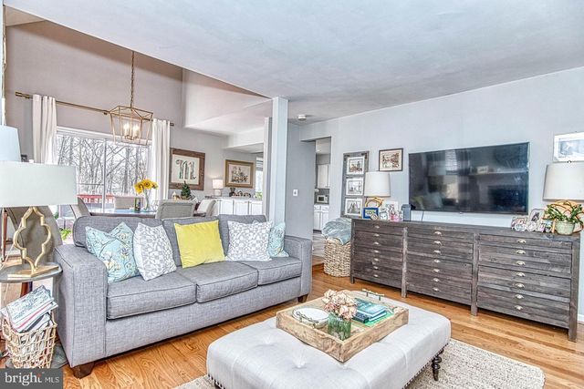 16 GLENGYLE LN, Sterling, VA 20165