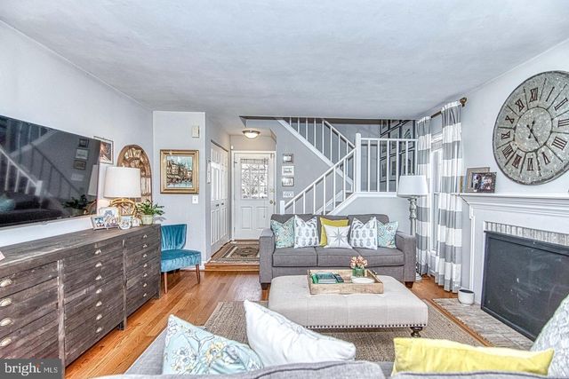 16 GLENGYLE LN, Sterling, VA 20165