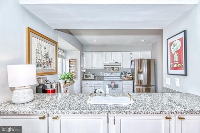 16 GLENGYLE LN, Sterling, VA 20165