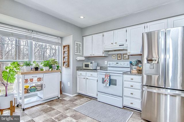 16 GLENGYLE LN, Sterling, VA 20165