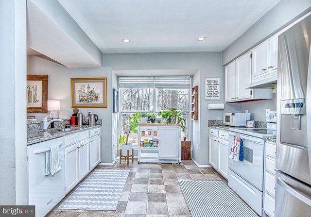 16 GLENGYLE LN, Sterling, VA 20165