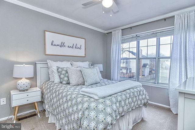 16 GLENGYLE LN, Sterling, VA 20165