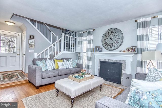 16 GLENGYLE LN, Sterling, VA 20165