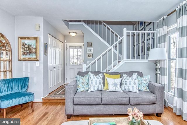 16 GLENGYLE LN, Sterling, VA 20165