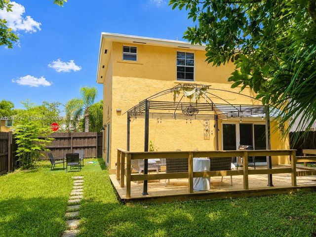 5788 Woodland Point Dr, Tamarac, FL 33319