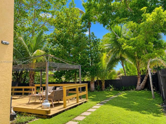 5788 Woodland Point Dr, Tamarac, FL 33319