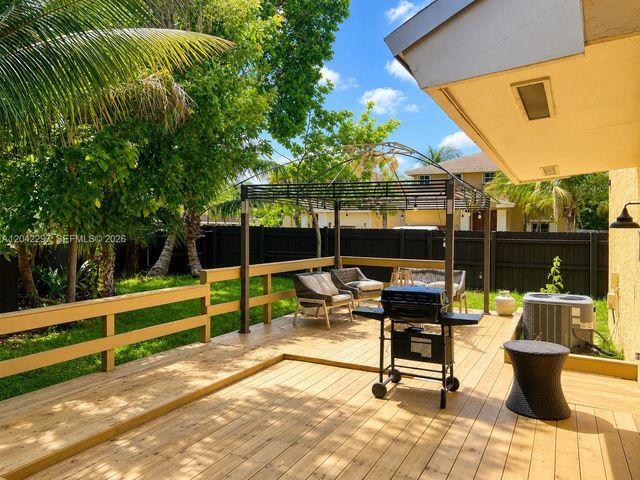 5788 Woodland Point Dr, Tamarac, FL 33319
