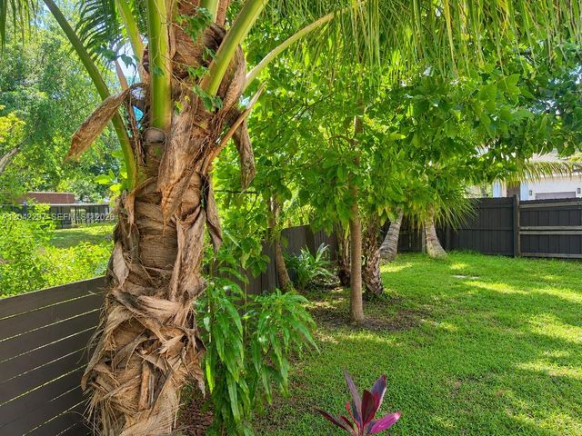 5788 Woodland Point Dr, Tamarac, FL 33319