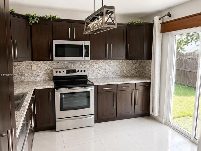 5788 Woodland Point Dr, Tamarac, FL 33319