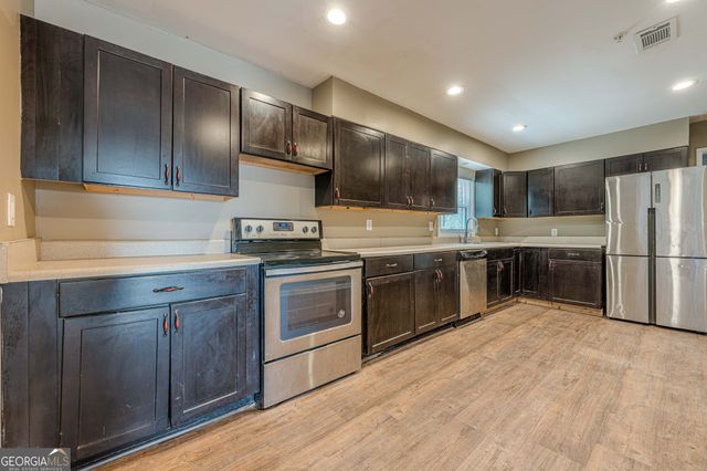 4806 Rockbridge Road, Stone Mountain, GA 30083