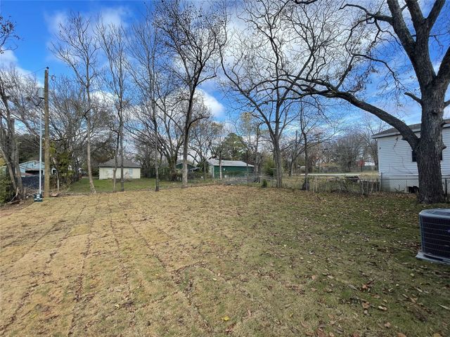 607 W Baker Street, Denison, TX 75020