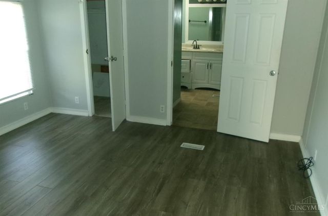 104 Country Way Lane, Franklin Twp, OH 45106