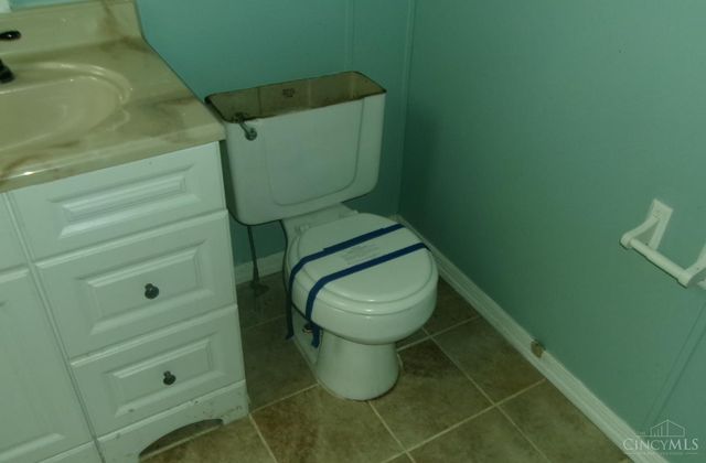 104 Country Way Lane, Franklin Twp, OH 45106