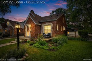 2100 Lancaster Street, Grosse Pointe Woods, MI 48236