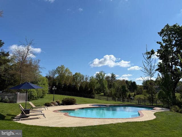 94 CHESTNUT VALLEY DR, Doylestown, PA 18901