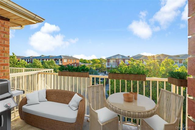 3-17 Endeavor Place C, College Point, NY 11356