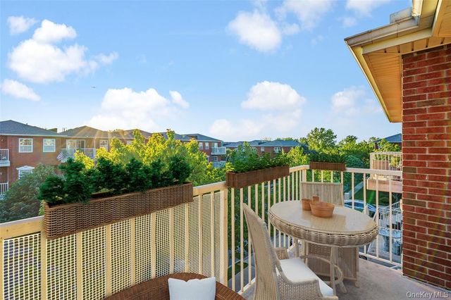 3-17 Endeavor Place C, College Point, NY 11356