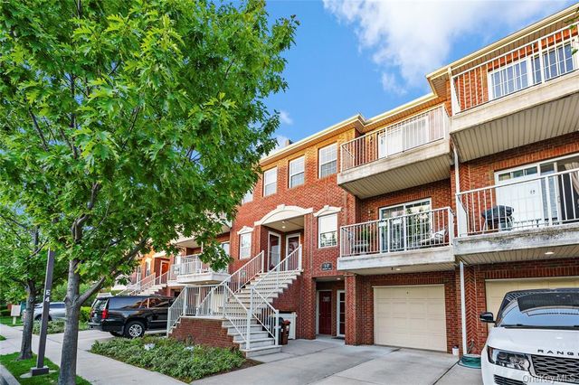 3-17 Endeavor Place C, College Point, NY 11356