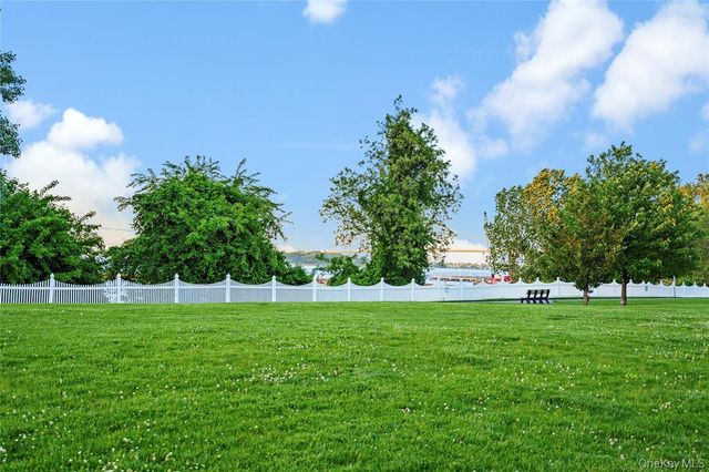 3-17 Endeavor Place C, College Point, NY 11356