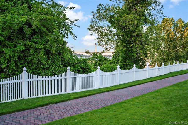 3-17 Endeavor Place C, College Point, NY 11356