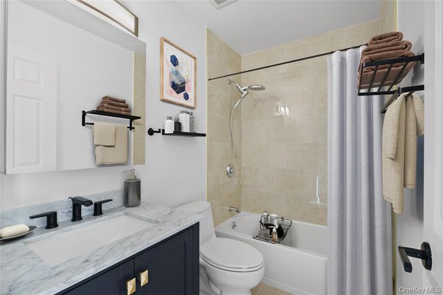 3-17 Endeavor Place C, College Point, NY 11356