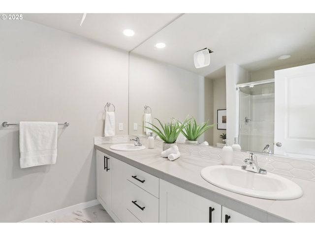 1030 Nw 178TH Way, Ridgefield, WA 98642
