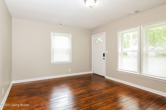 3613 Penway Ave, Louisville, KY 40211