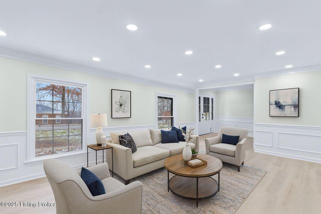 9008 Lakeridge Dr, Louisville, KY 40272