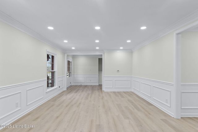 9008 Lakeridge Dr, Louisville, KY 40272