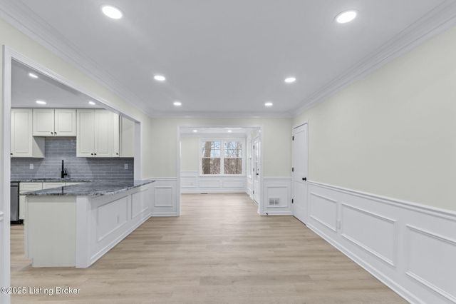 9008 Lakeridge Dr, Louisville, KY 40272