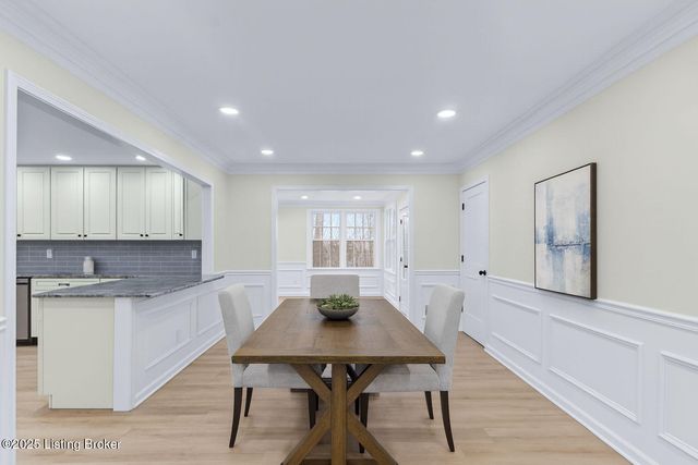 9008 Lakeridge Dr, Louisville, KY 40272