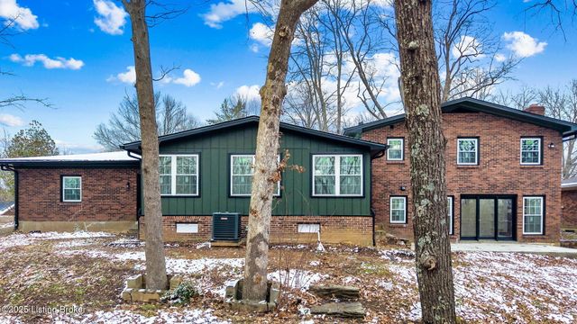 9008 Lakeridge Dr, Louisville, KY 40272