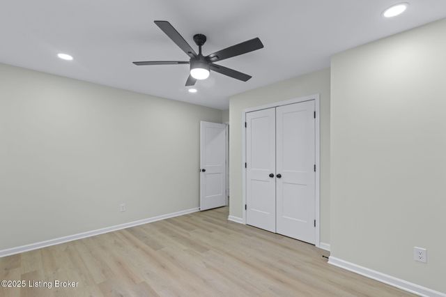 9008 Lakeridge Dr, Louisville, KY 40272