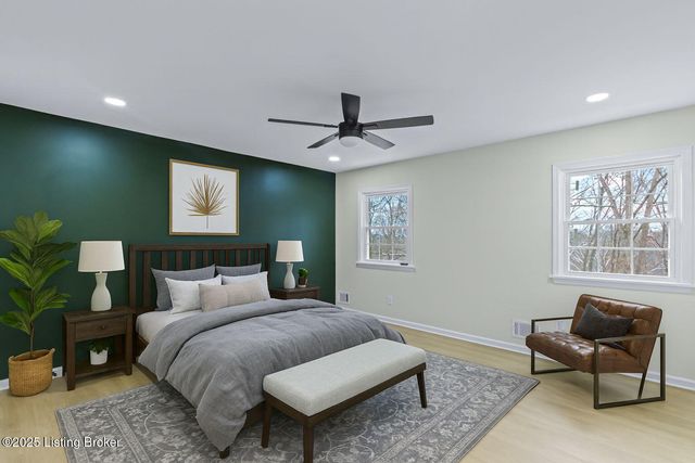 9008 Lakeridge Dr, Louisville, KY 40272