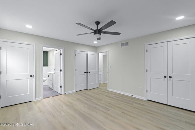 9008 Lakeridge Dr, Louisville, KY 40272