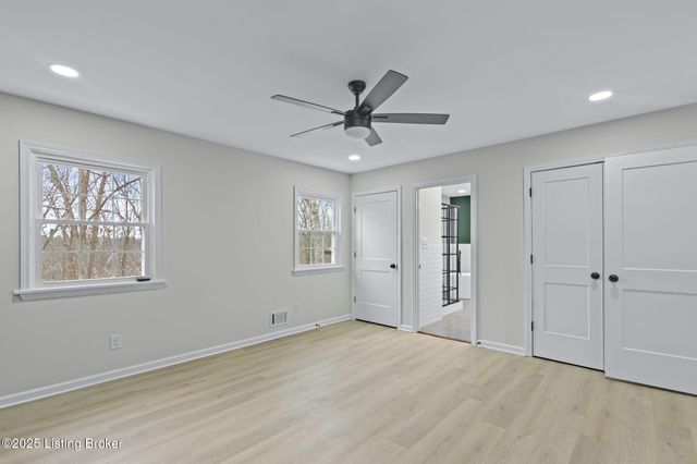 9008 Lakeridge Dr, Louisville, KY 40272