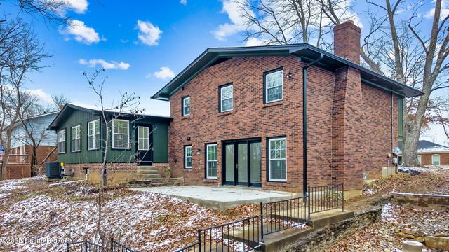 9008 Lakeridge Dr, Louisville, KY 40272