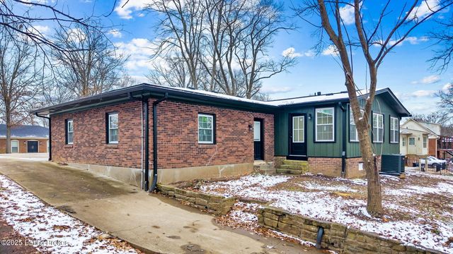 9008 Lakeridge Dr, Louisville, KY 40272