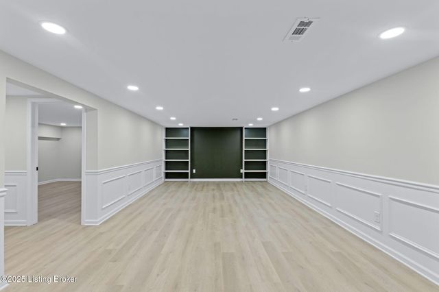 9008 Lakeridge Dr, Louisville, KY 40272