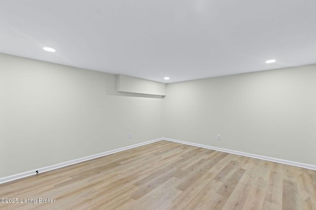 9008 Lakeridge Dr, Louisville, KY 40272