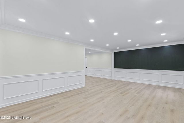 9008 Lakeridge Dr, Louisville, KY 40272