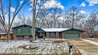 9008 Lakeridge Dr, Louisville, KY 40272