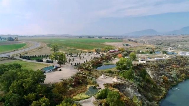 1 Trout Ranch Rd, Cody, WY 82414