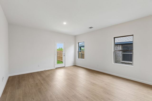 815 Hillcrest Boulevard, Princeton, TX 75407