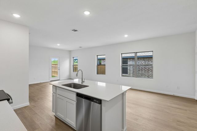 815 Hillcrest Boulevard, Princeton, TX 75407