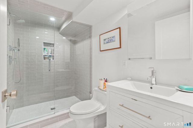 140 Rowayton Avenue E, Norwalk, CT 06853