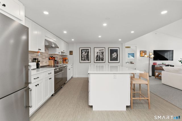 140 Rowayton Avenue E, Norwalk, CT 06853