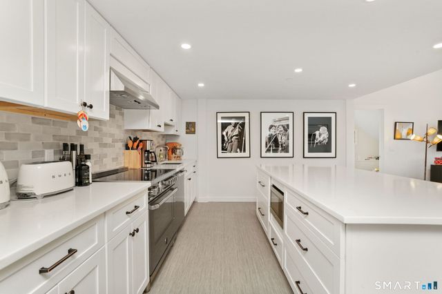 140 Rowayton Avenue E, Norwalk, CT 06853